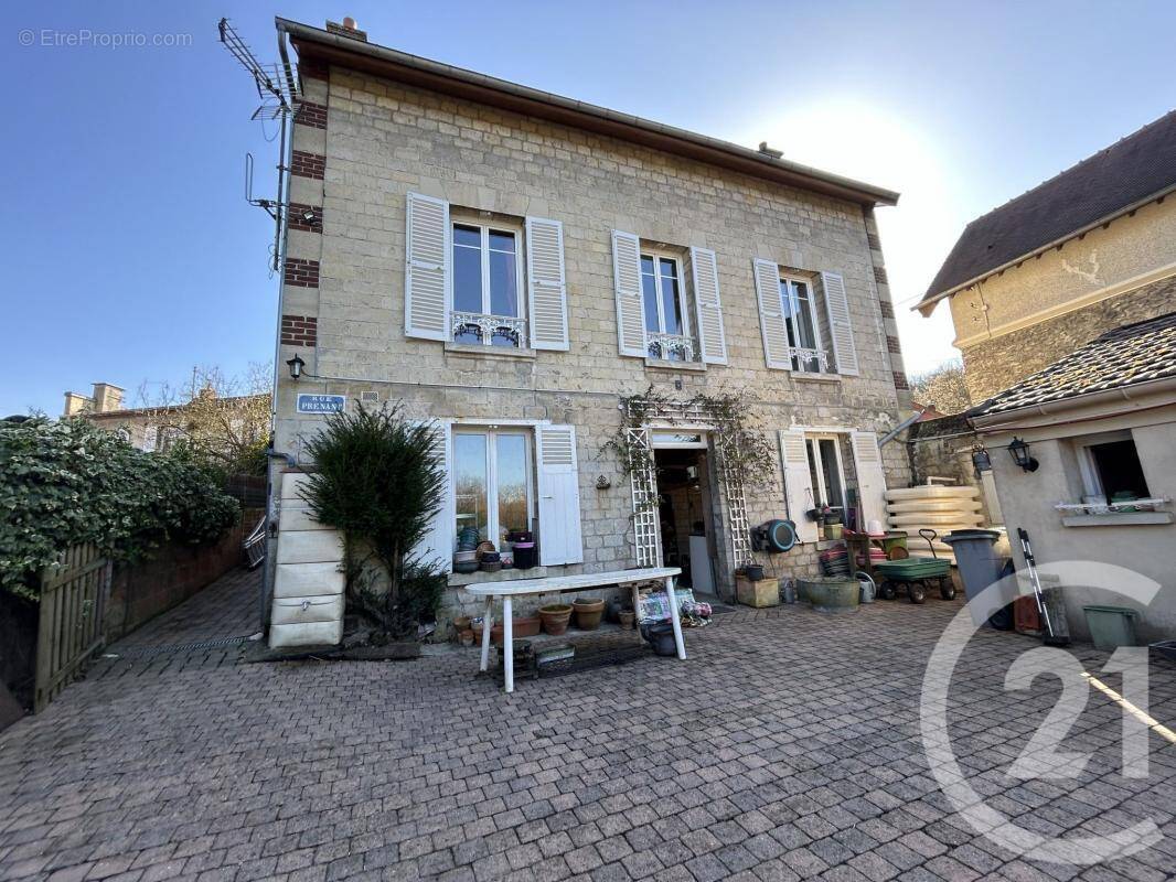 Maison à VERNEUIL-EN-HALATTE