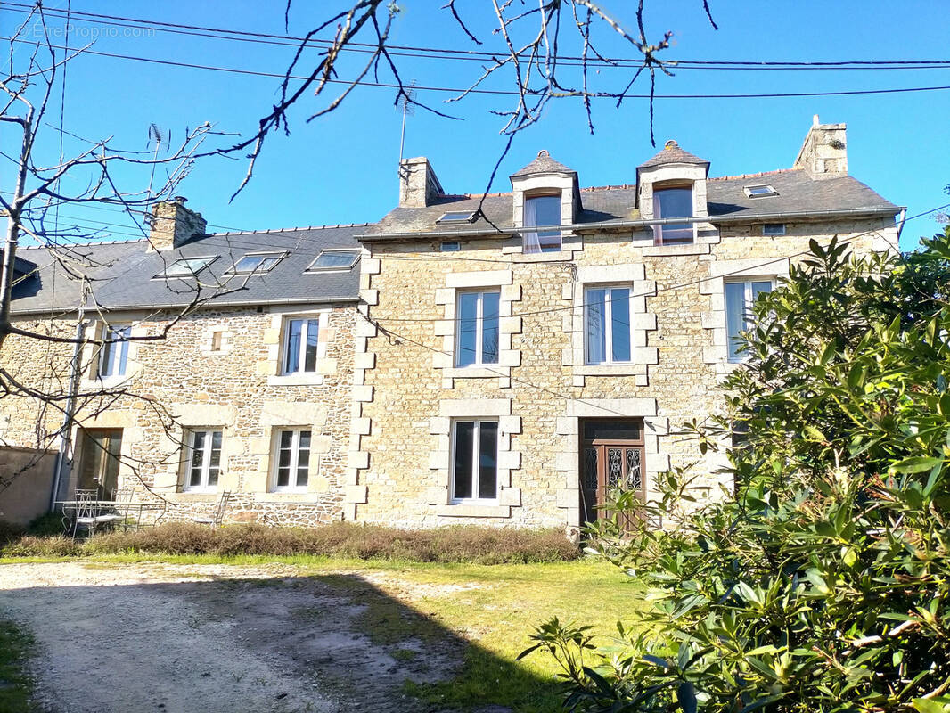 Maison à LANGUENAN