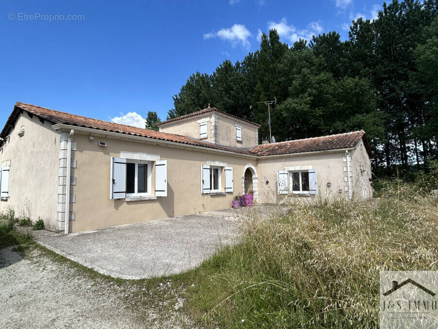 Maison à FLEAC