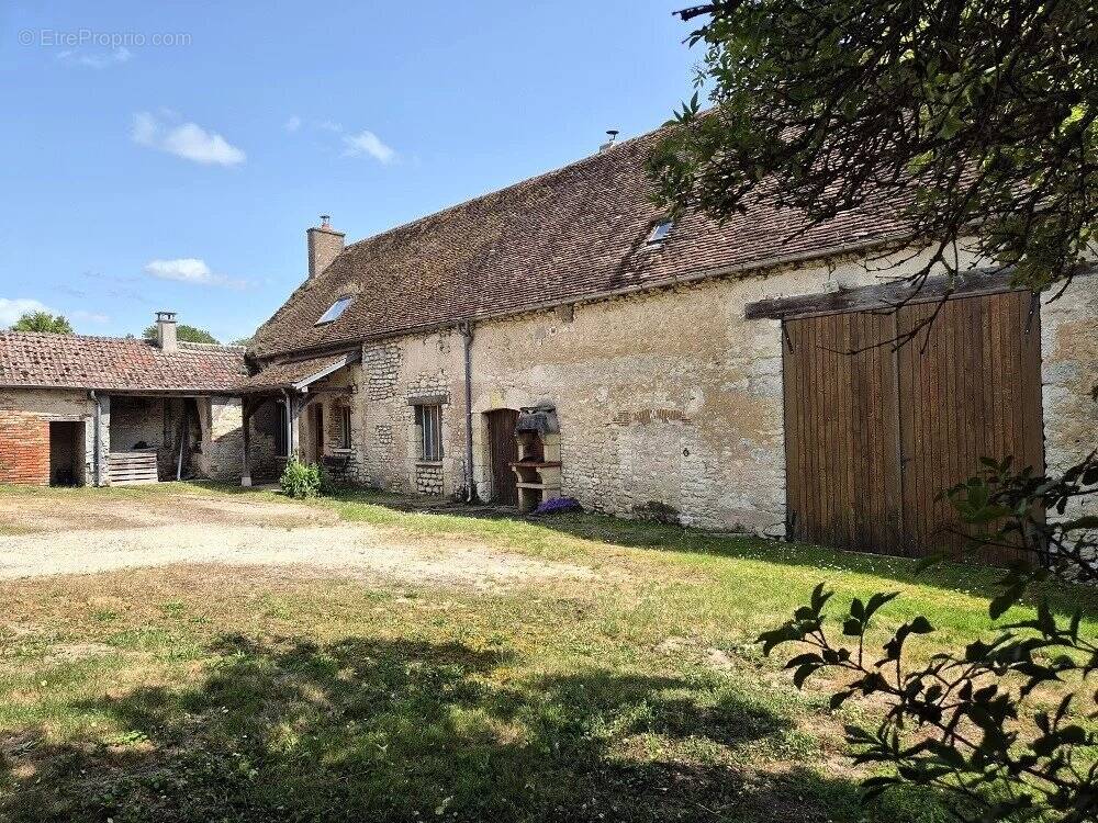 Maison à BEAUNE-LA-ROLANDE