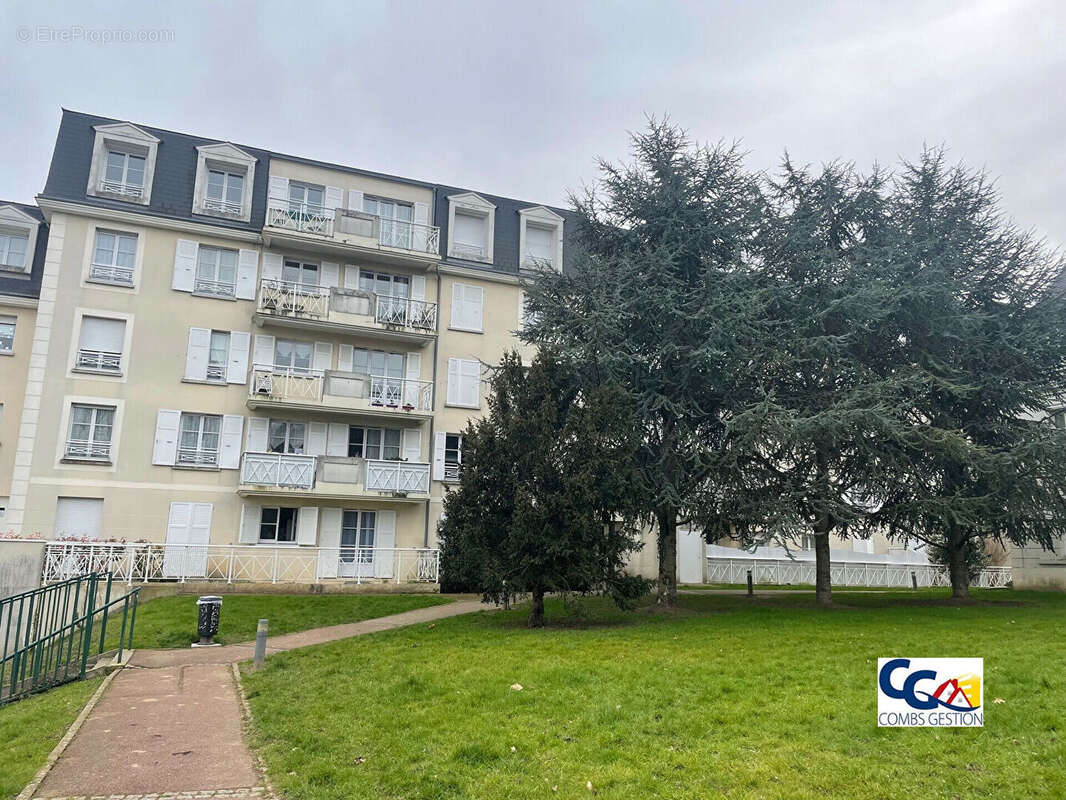 Appartement à COMBS-LA-VILLE