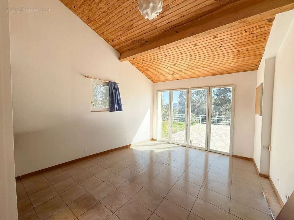 Maison à BAGNOLS-EN-FORET