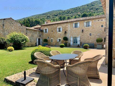 Maison à BONNIEUX