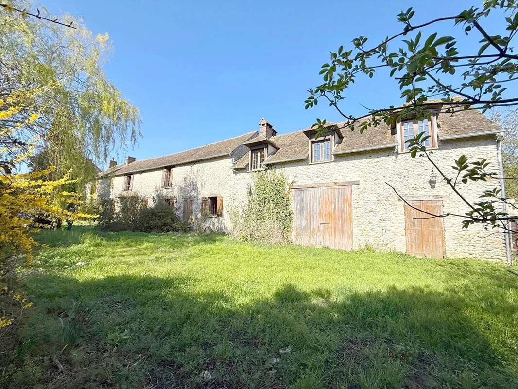 Maison à HOUDAN