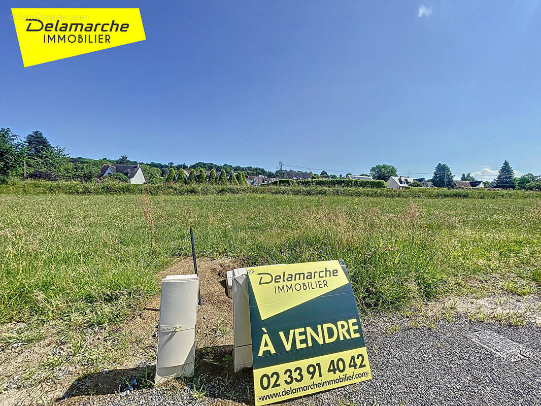Terrain à LE VAL-SAINT-PERE