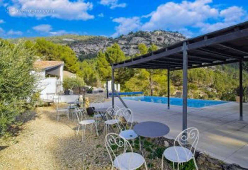 Maison à FONTAINE-DE-VAUCLUSE