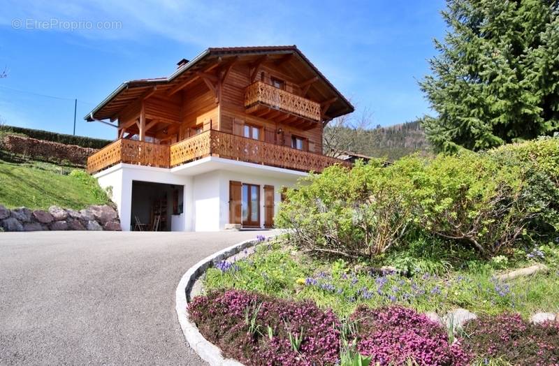 Maison à REYVROZ