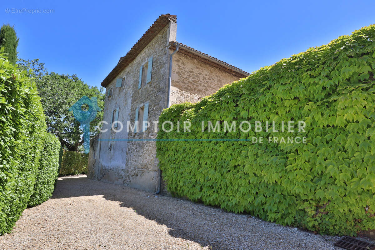 Maison à LACOSTE