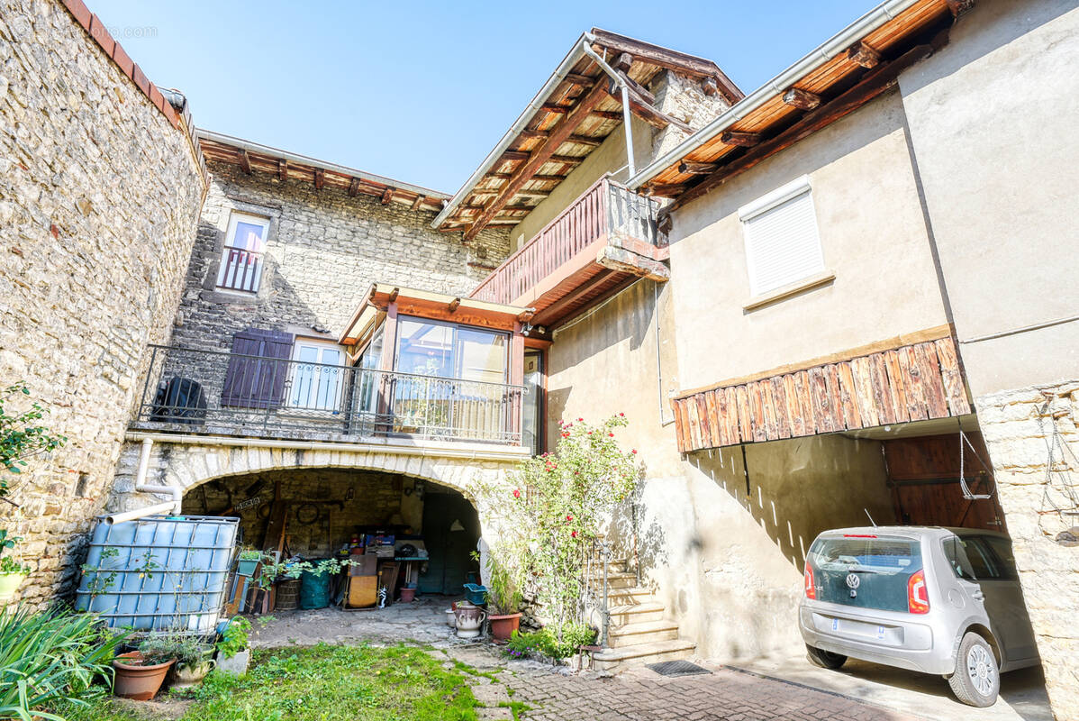 Maison à LUCENAY