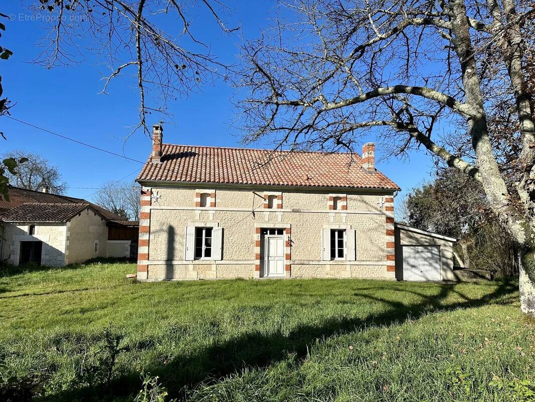 Maison à AUBETERRE-SUR-DRONNE