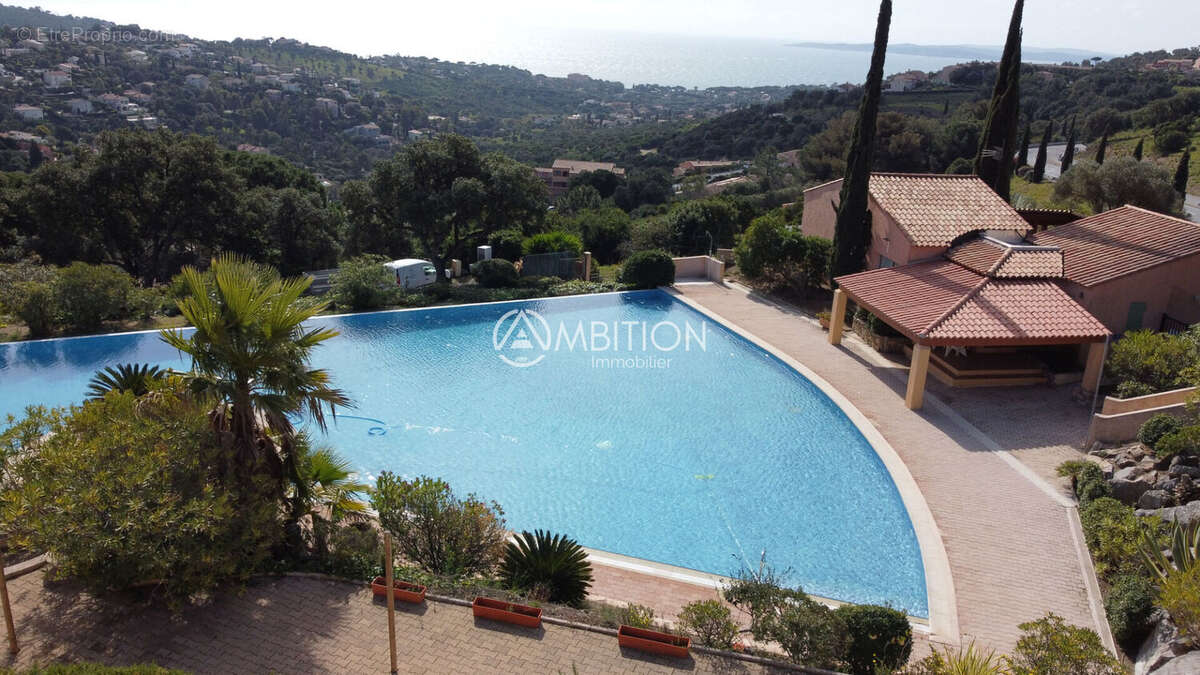 Appartement à ROQUEBRUNE-SUR-ARGENS