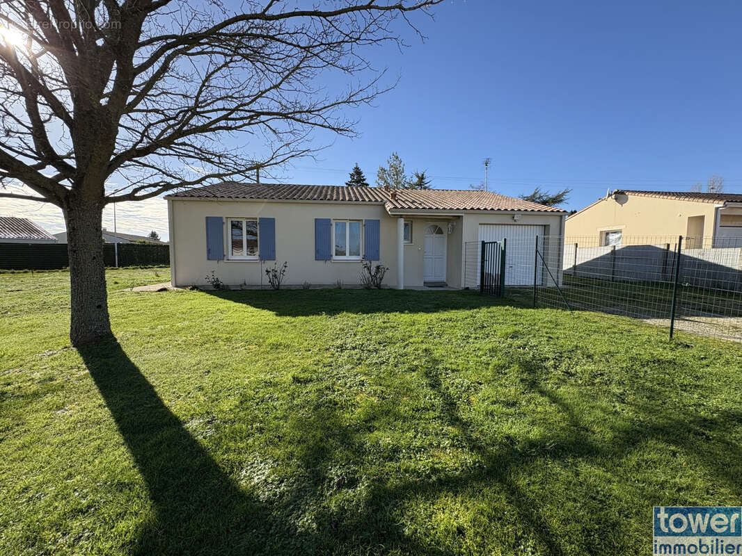Maison à CORME-ECLUSE