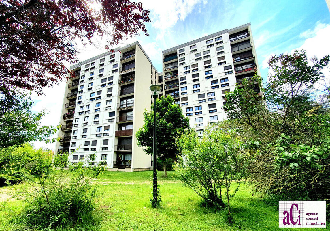 Appartement à L&#039;HAY-LES-ROSES