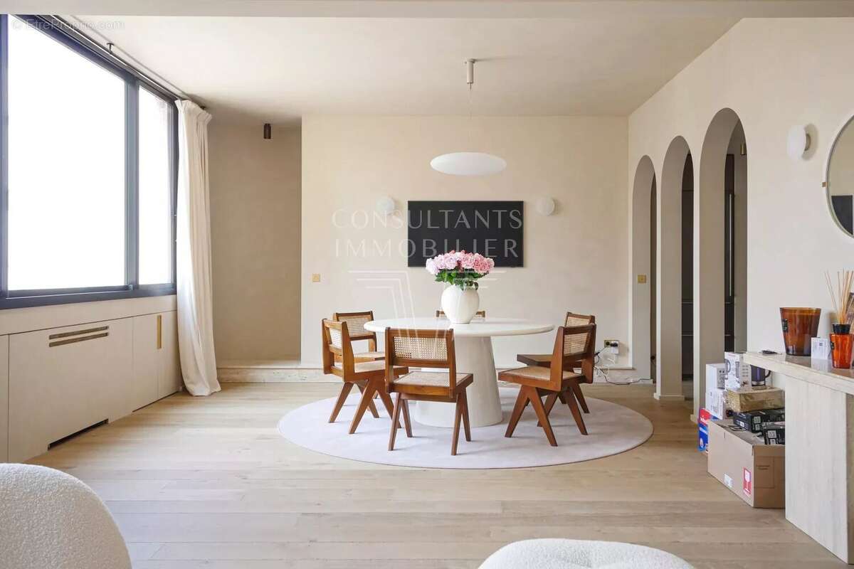 Appartement à PARIS-8E