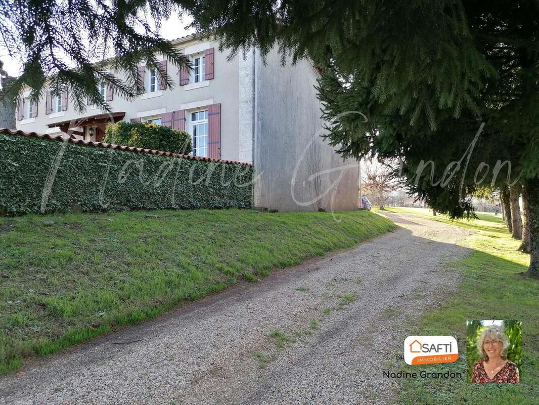 Photo 2 - Maison à CHALAIS