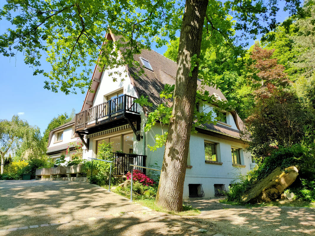 Maison à SAINT-REMY-LES-CHEVREUSE