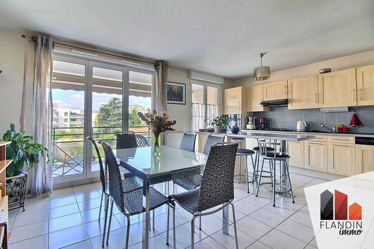 Appartement à SAINT-GENIS-LAVAL