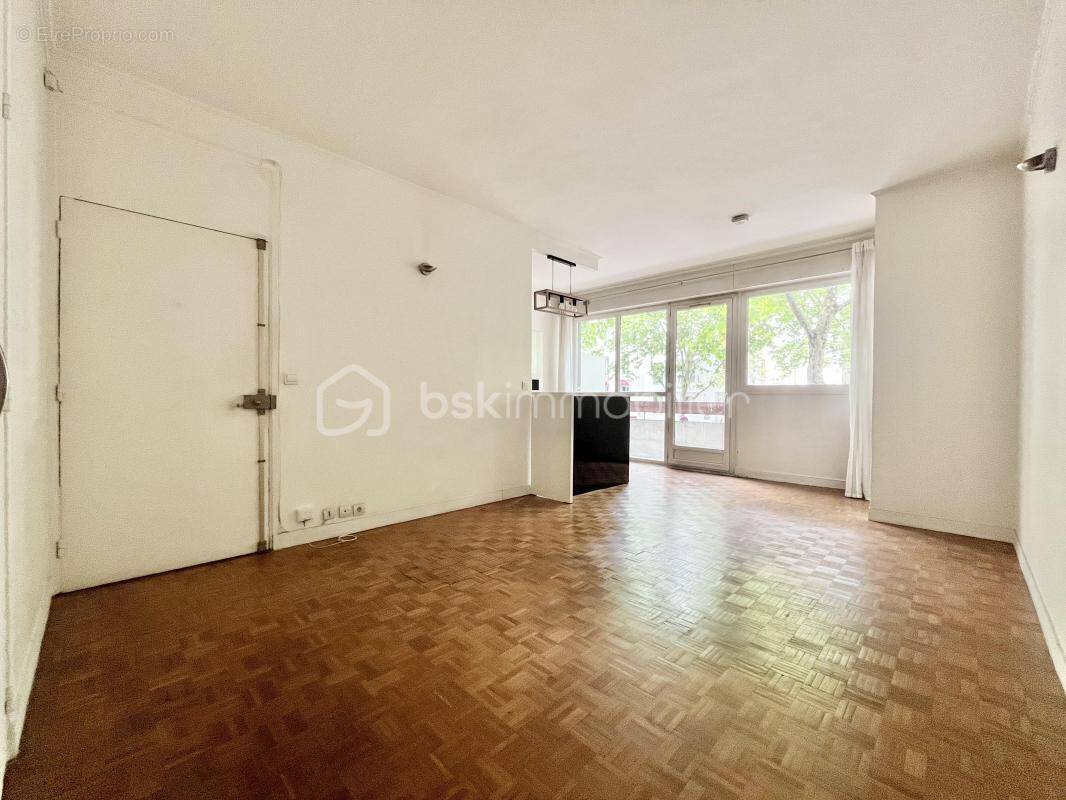 Appartement à PARIS-17E