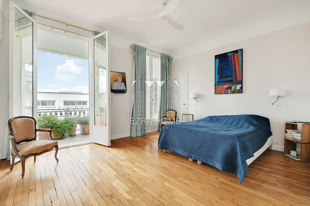 Appartement à PARIS-16E