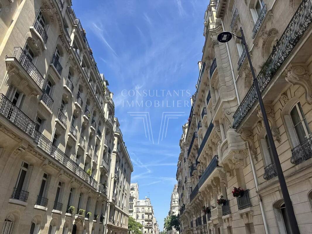 Appartement à PARIS-17E