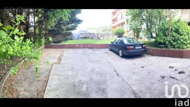 Photo 1 - Parking à ROSNY-SOUS-BOIS