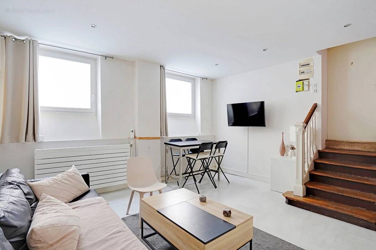 Appartement à PARIS-8E