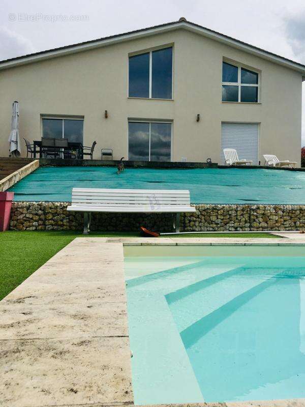 Maison à MORNAC