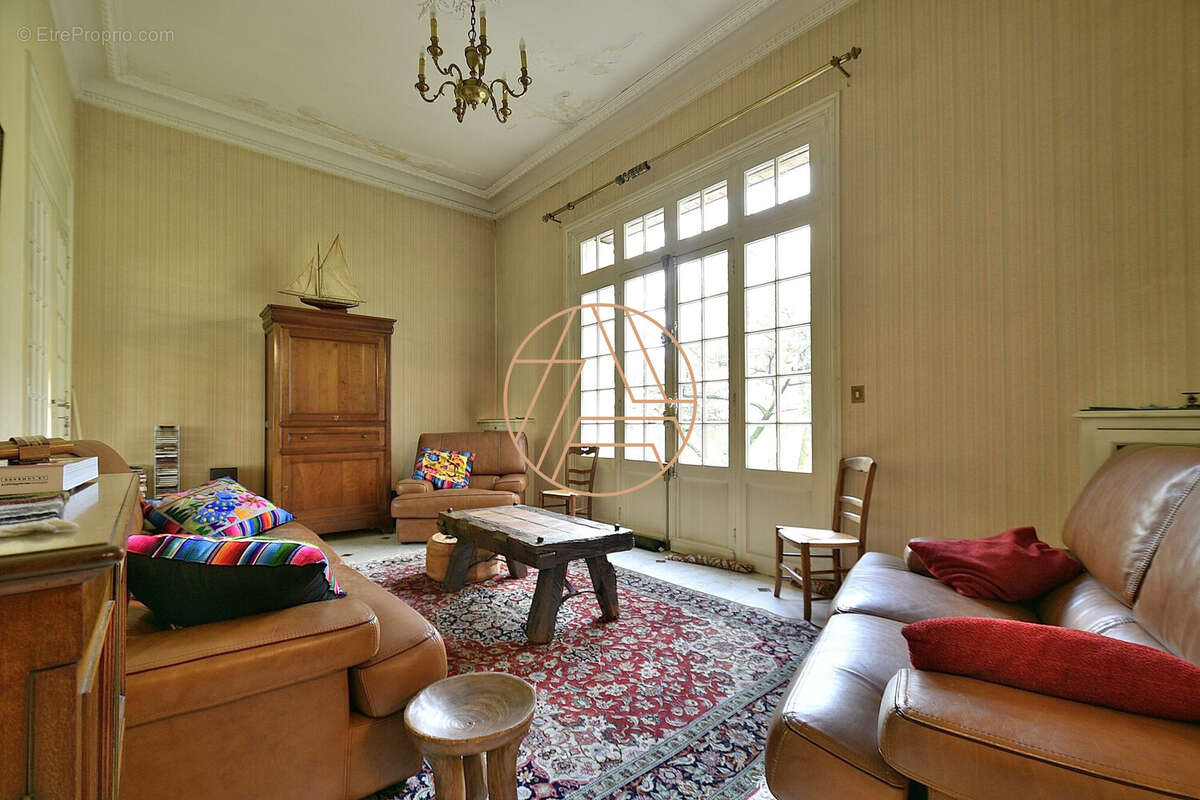 Maison à SAINT-MAUR-DES-FOSSES