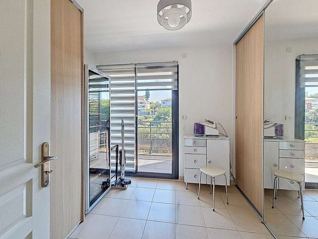 Appartement à SAINT-LAURENT-DU-VAR