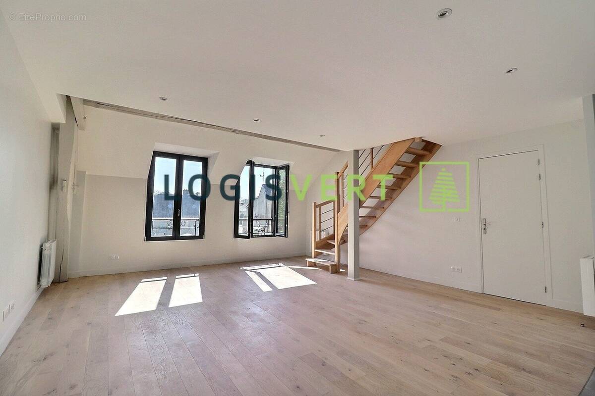 Appartement à VILLIERS-LE-BACLE