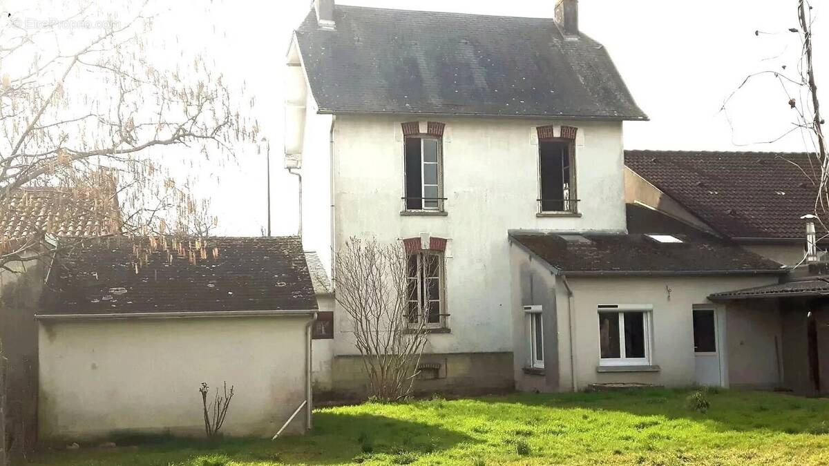Maison à BUSSIERE-POITEVINE