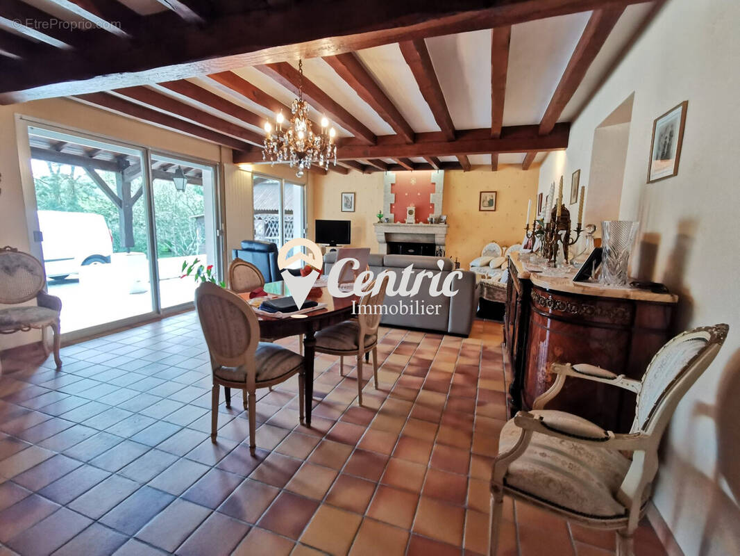 Maison à MONCOUTANT