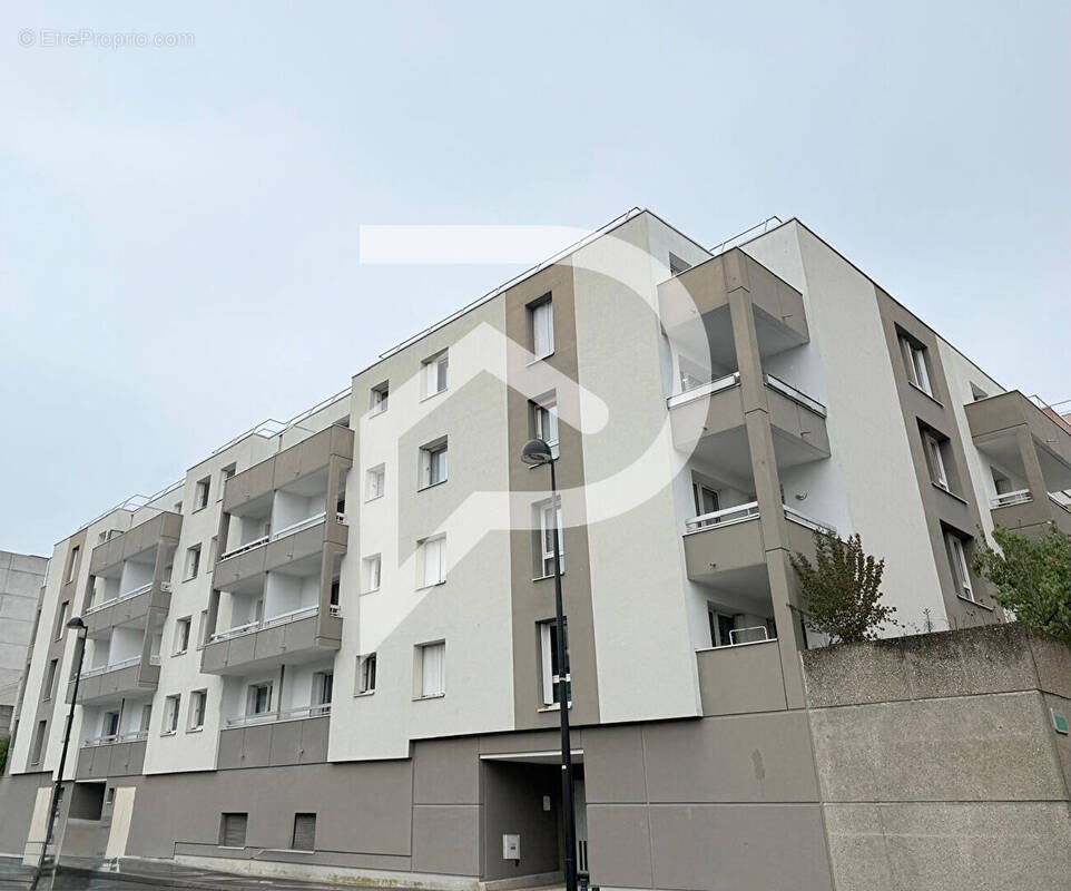 Appartement à MONTIGNY-LE-BRETONNEUX