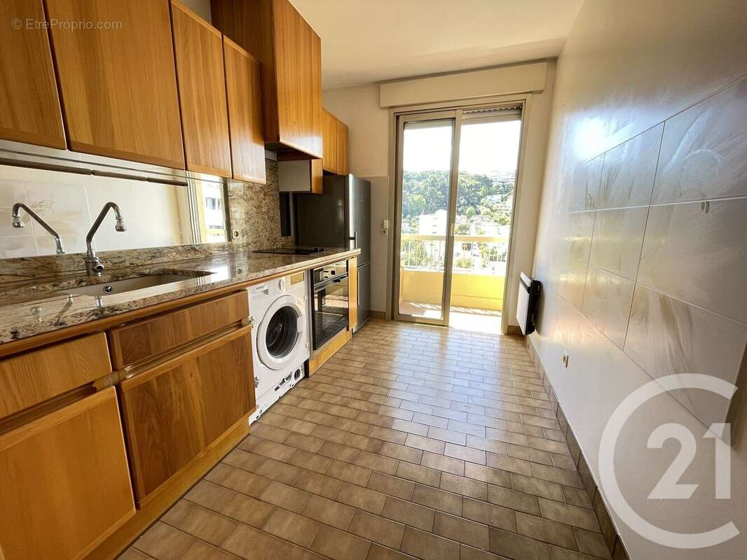 Appartement à SAINT-LAURENT-DU-VAR