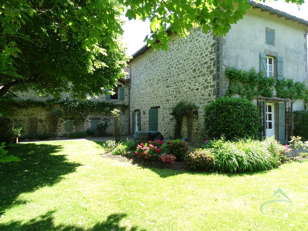 Terrasse Ouest - Maison à COGNAC-LA-FORET