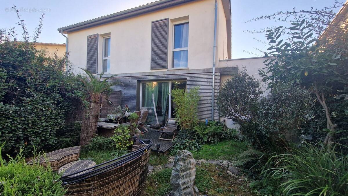 Maison à CASTELGINEST