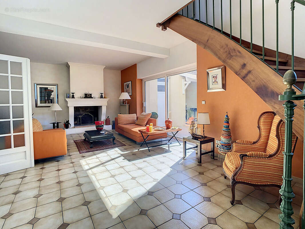 Maison à BLANQUEFORT