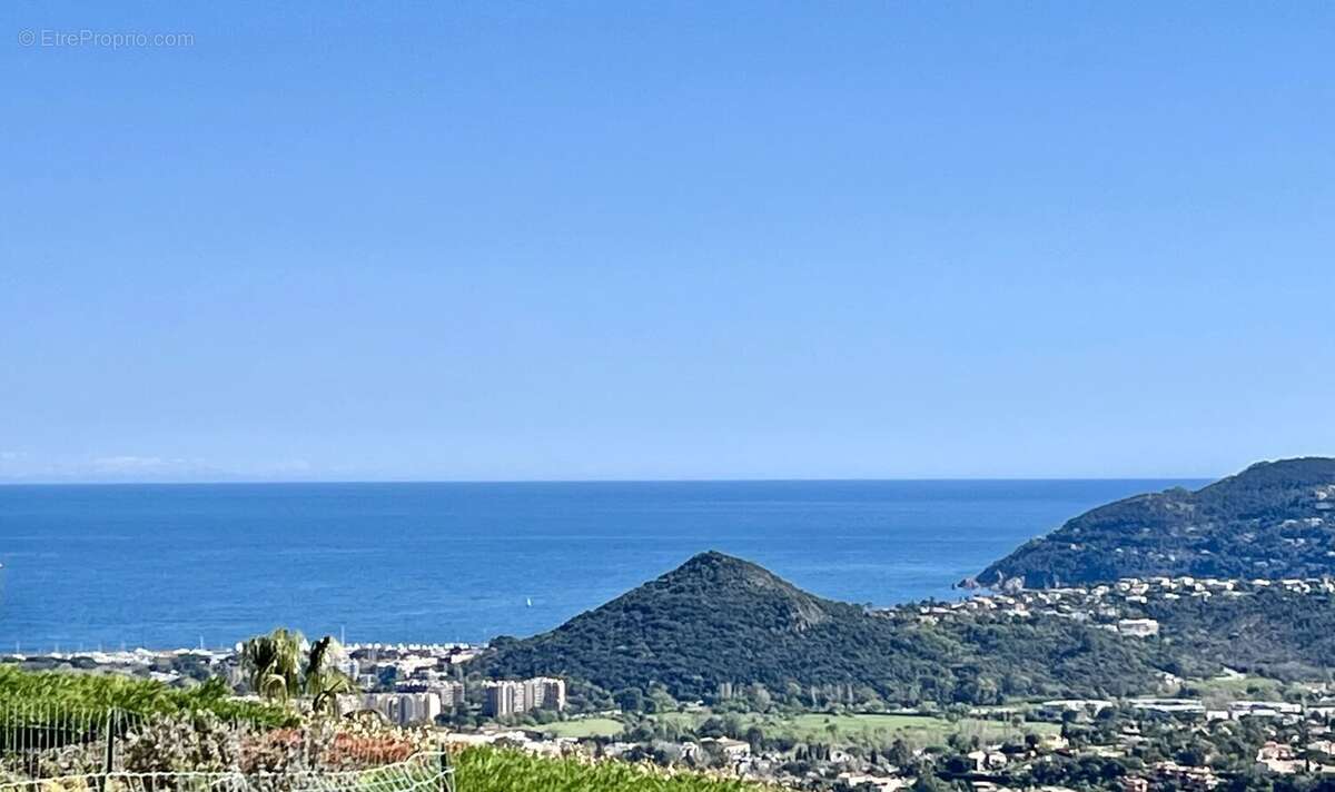 Appartement à MANDELIEU-LA-NAPOULE