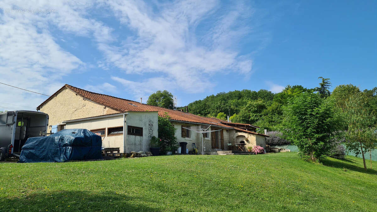 Charente country house with pool for sale . maison - Maison à AUBETERRE-SUR-DRONNE