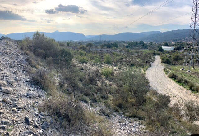 Terrain à MOULES-ET-BAUCELS