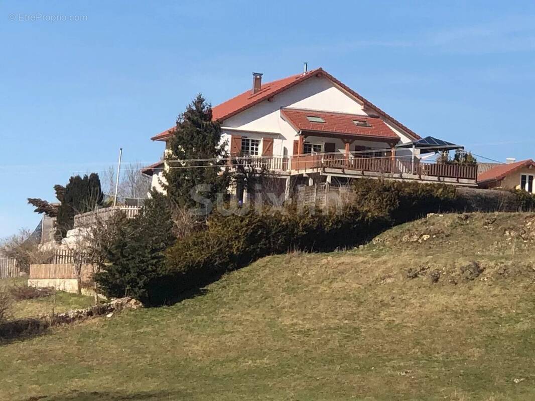 Appartement à CLAIRVAUX-LES-LACS