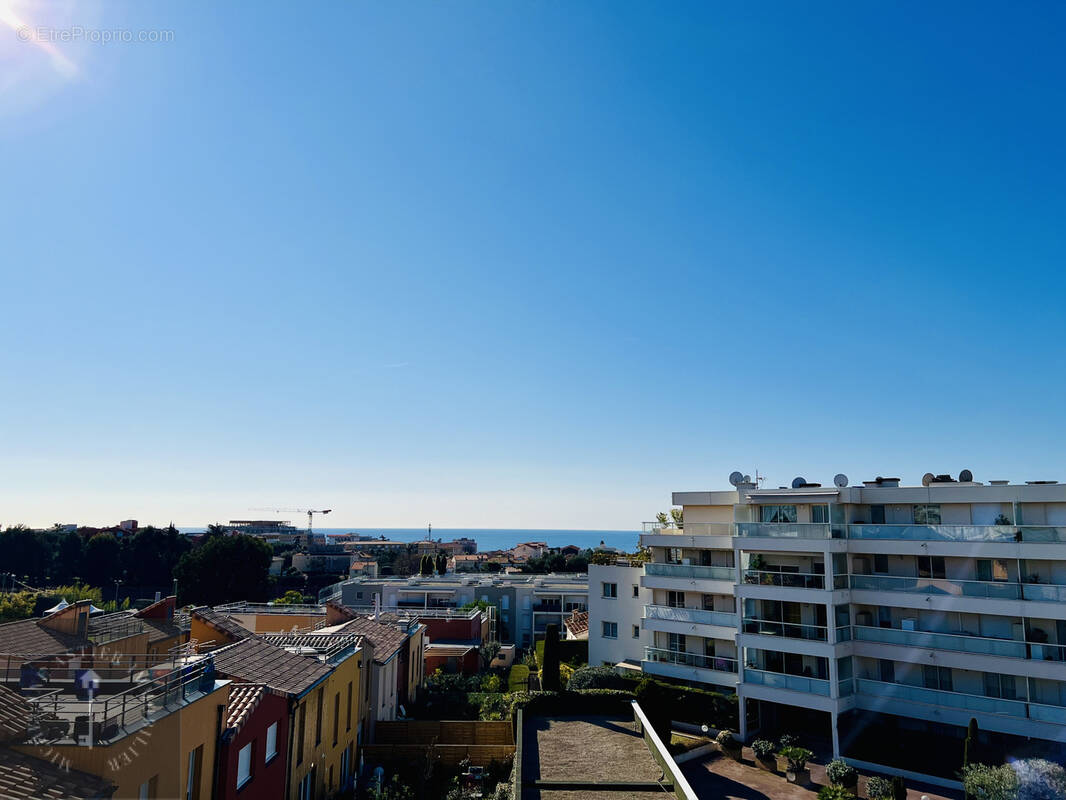 Appartement à SAINT-LAURENT-DU-VAR