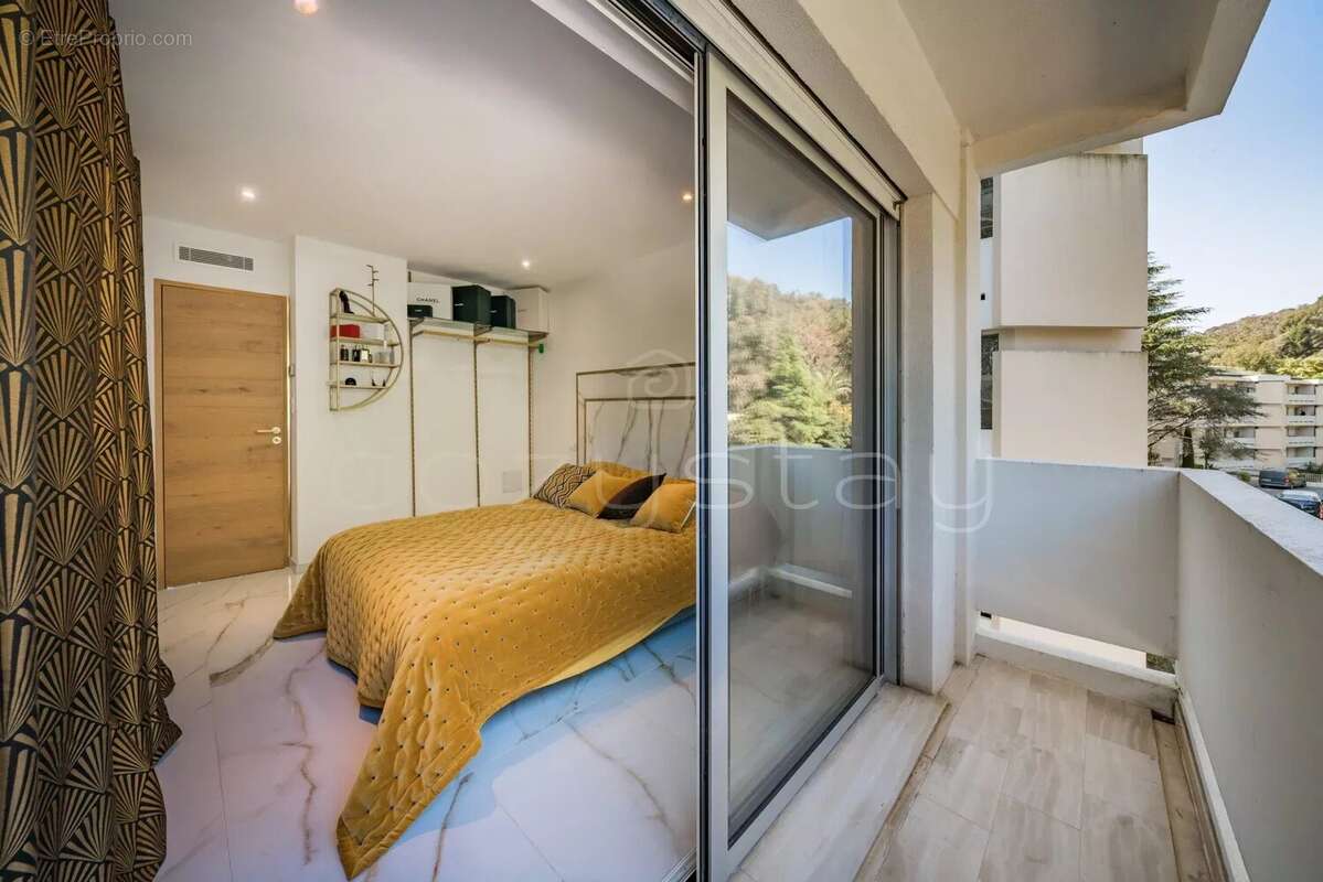 Appartement à VALLAURIS