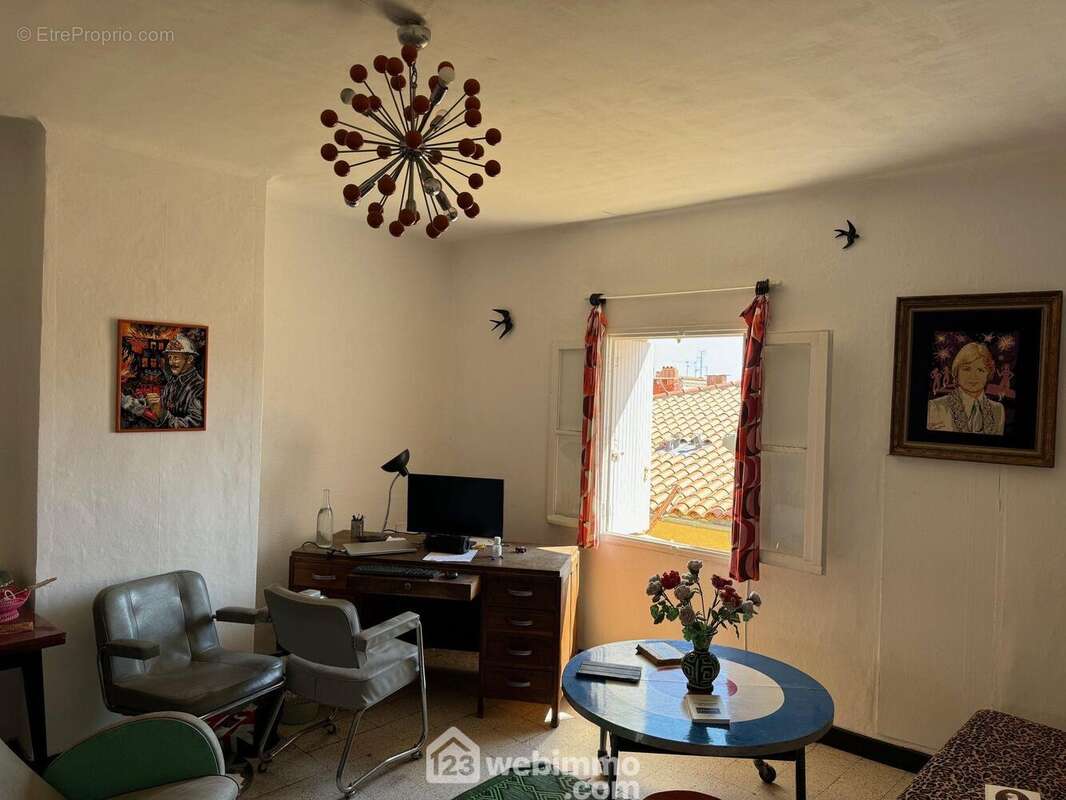 Autre angle de vue du séjour - Appartement à SETE