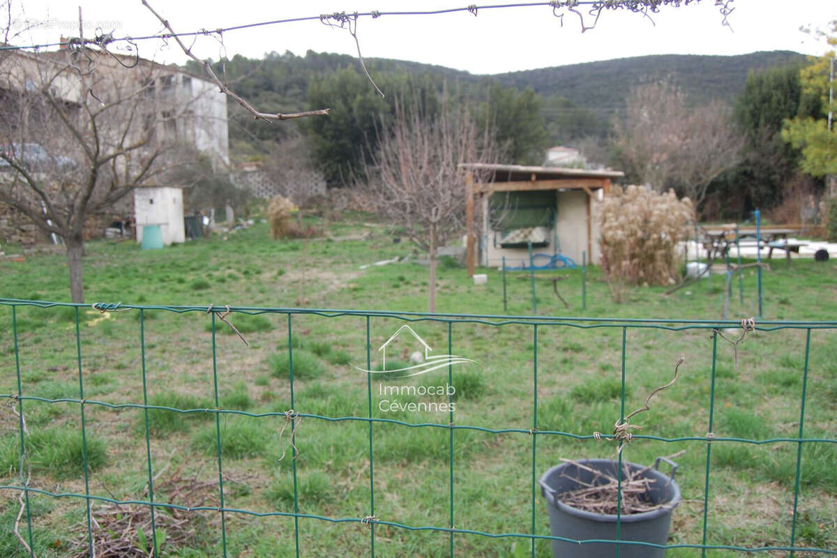 Terrain à LES MAGES