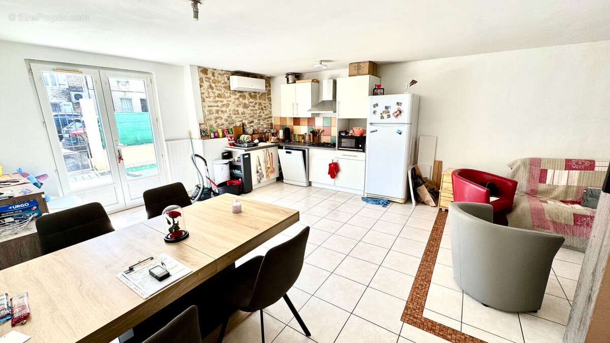 Appartement à ENTRAIGUES-SUR-LA-SORGUE