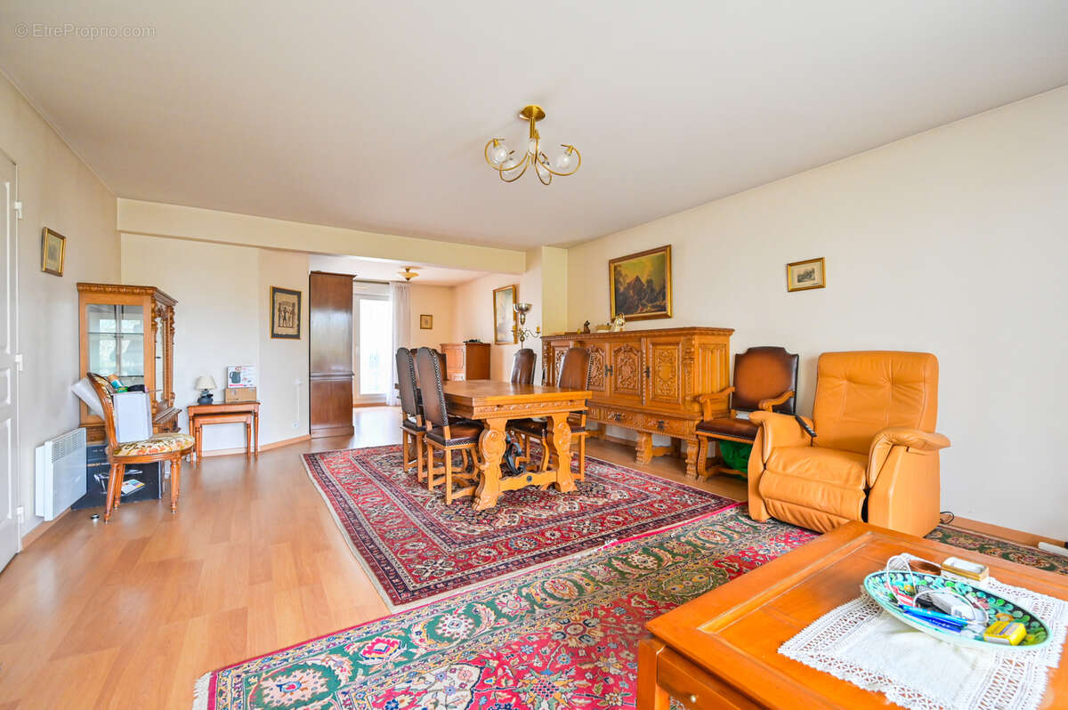 Appartement à SAINT-MAUR-DES-FOSSES