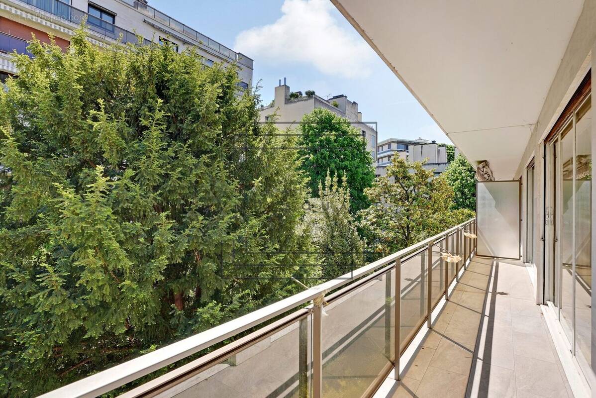 Appartement à NEUILLY-SUR-SEINE