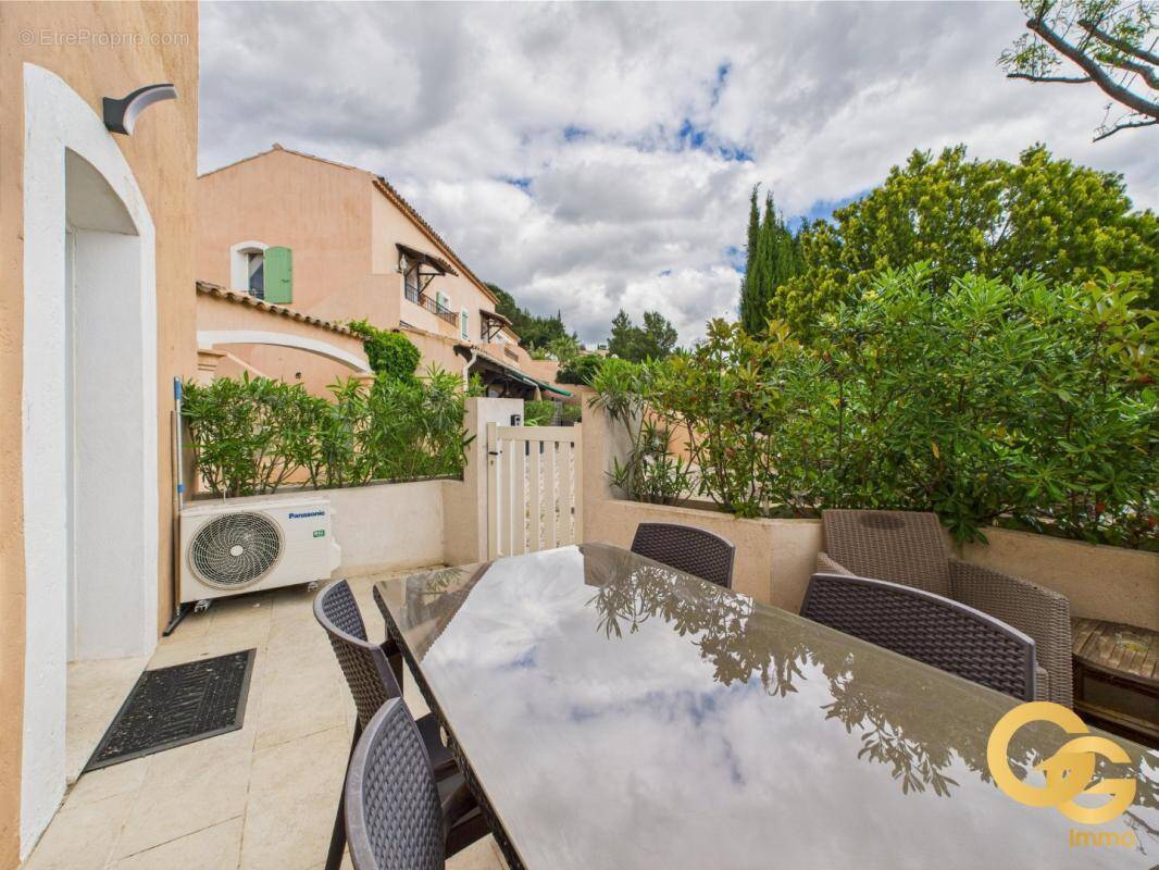 Appartement à ROQUEBRUNE-SUR-ARGENS