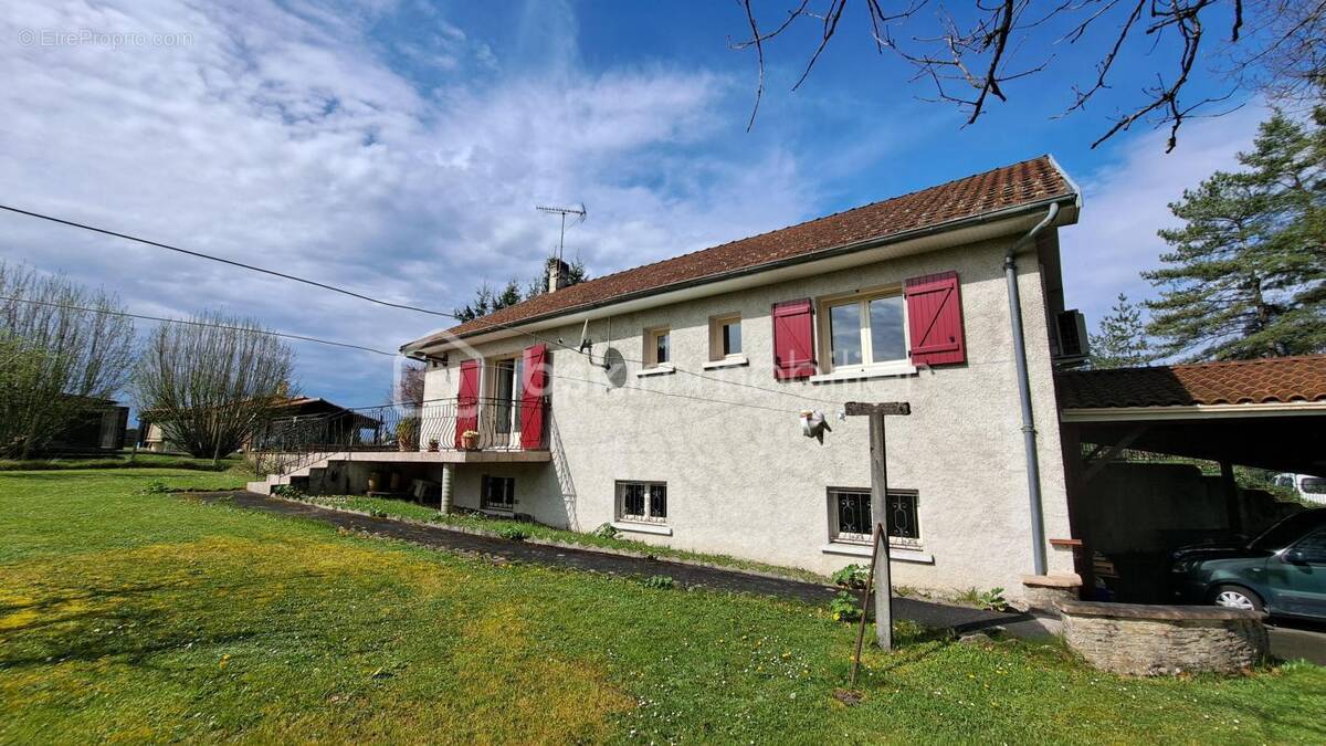 Maison à CHAMPCEVINEL